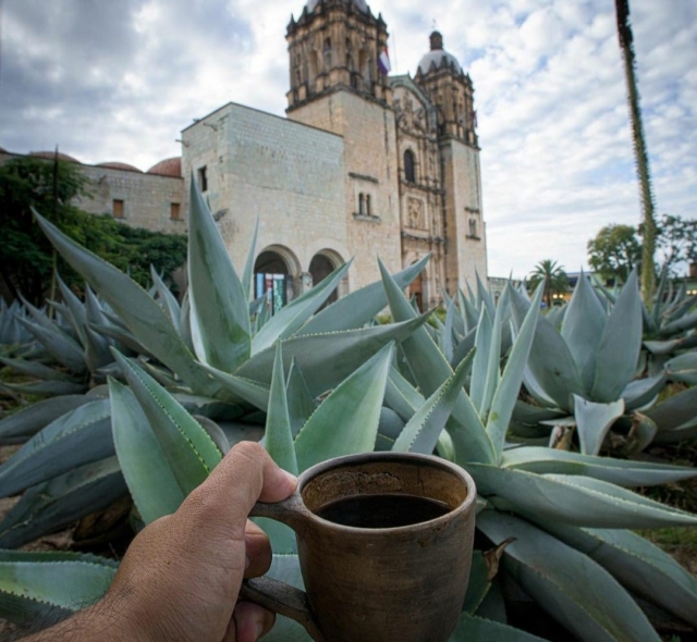 Probando pulque