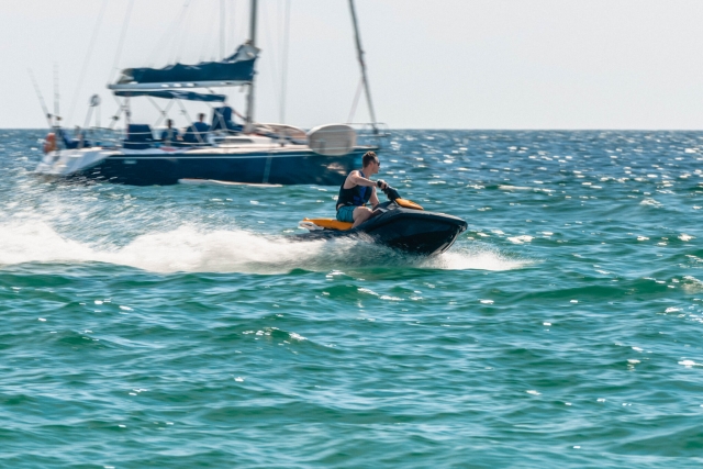 Conduciendo un jetski