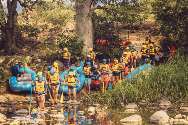 Preparándonos para el rafting