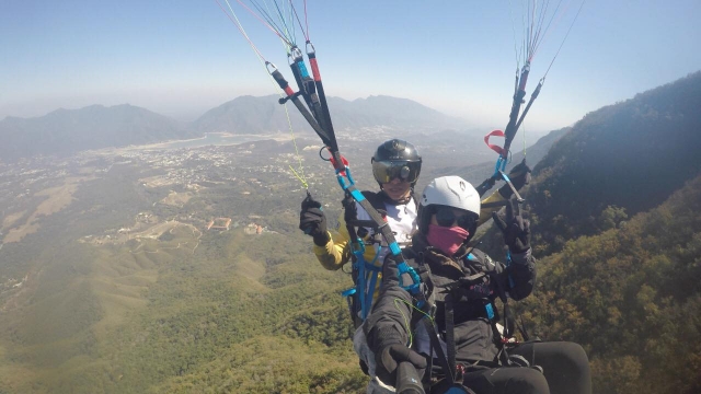 Volando con monitor en parapente