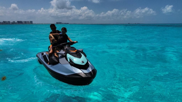Disfrutando de las motos de agua