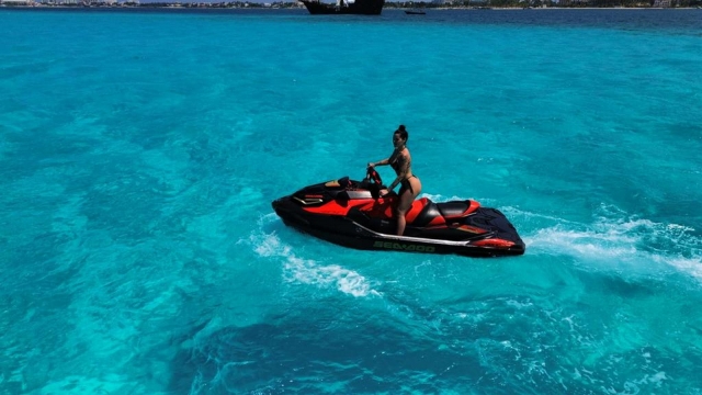 waverunner en la playa