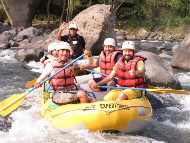 Adrenalina durante el descenso de rafting