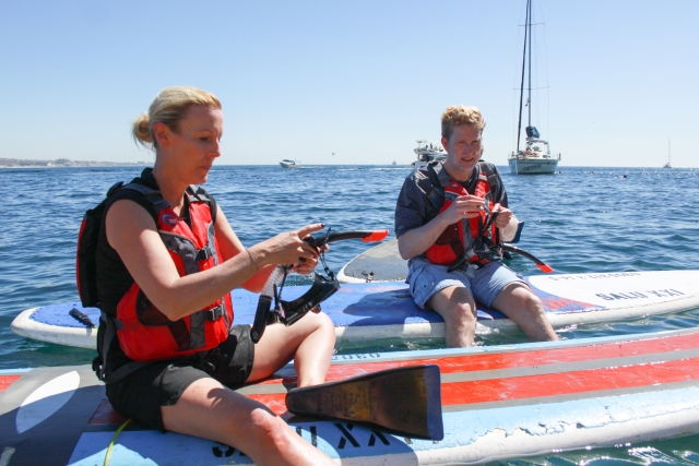 Colocando el equipo de snorkel