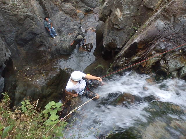 Rappel por cascadas y barrancos en Mineral del Chico