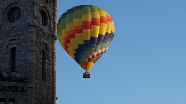 Vuela por la ciudad en globo