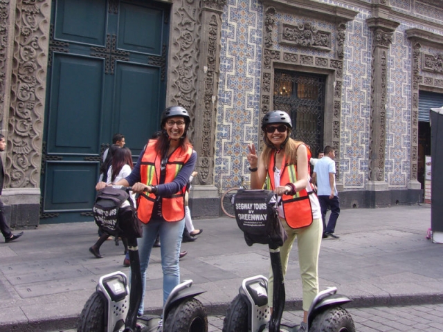 Disfrutando del recorrido por el centro de la ciudad Disfrutando del recorrido por el centro de la ciudad
