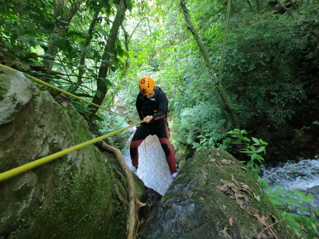 Rappel en cascada de 50 metros