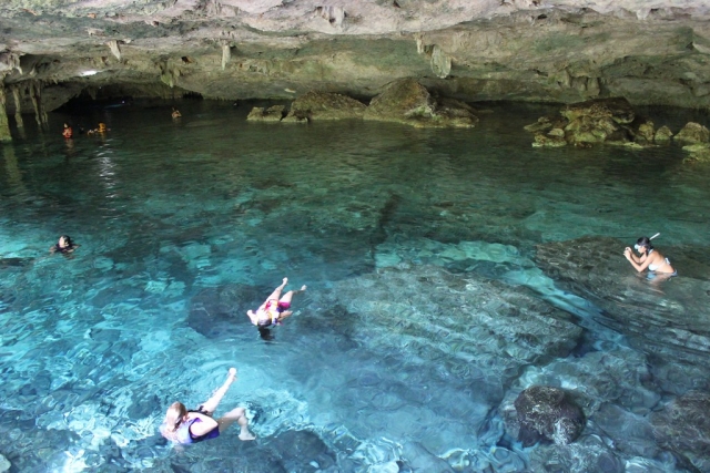 En el cenote Dos Ojos