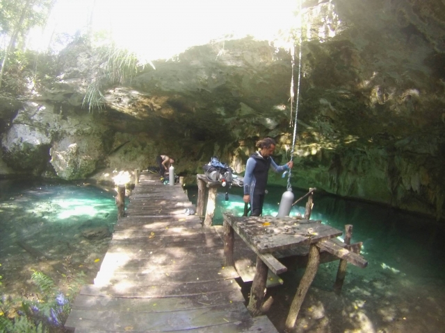 Bajando al cenote