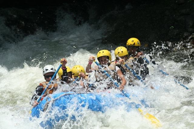 Rafting en los rapidos