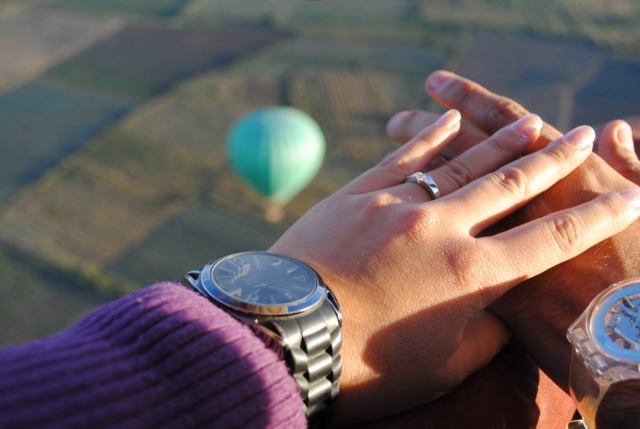 Entrega de anillo de compromiso en el globo