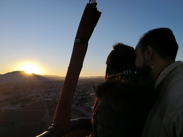 El sol en el horizonte desde el globo