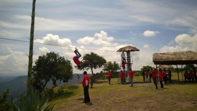 En la tirolina de la Barranca de Aguacatitla