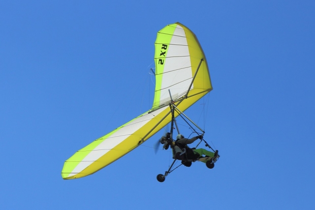 ultraligero vuelo amarillo