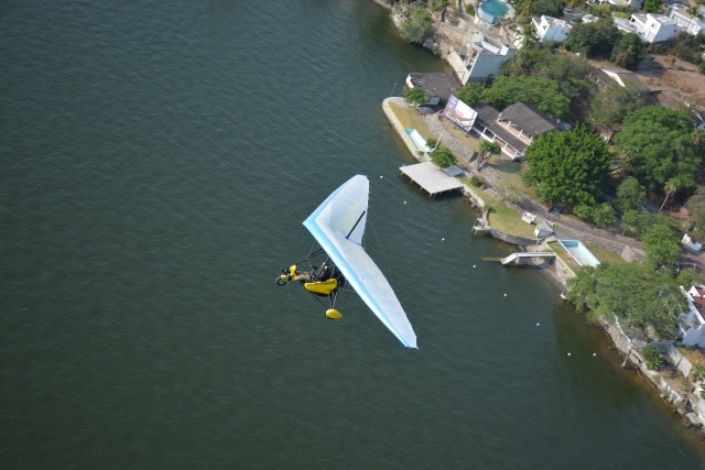 Ultraligero en el lago