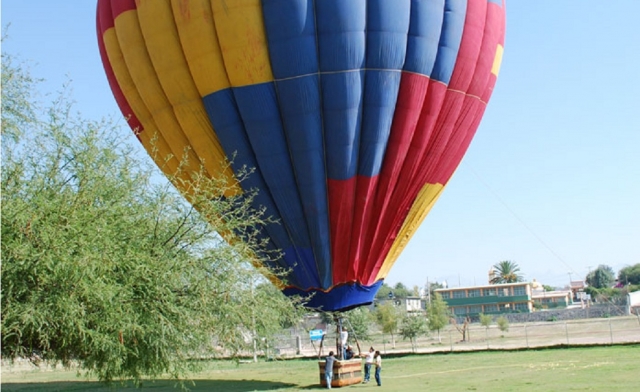 Antererererereres de despegar con el globo en el parque