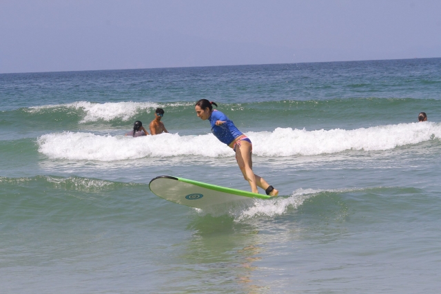 practica surf con nosotros