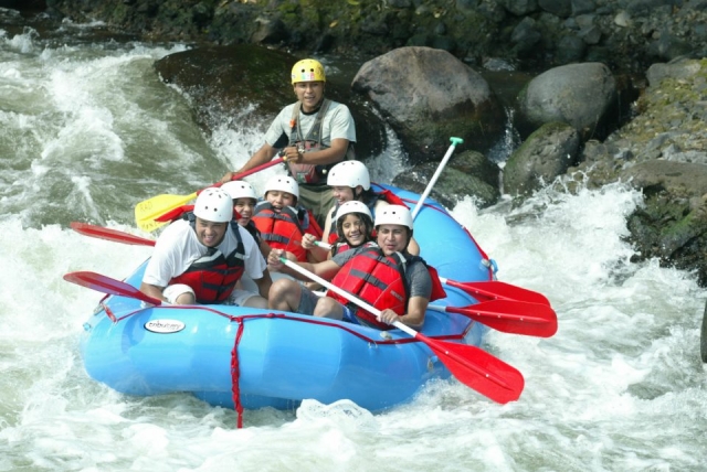 Rafting en los rápidos