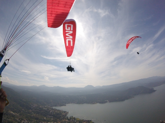 volando alto