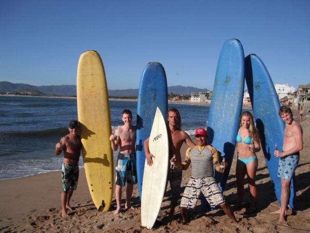 Diviértete en las playas de Manzanillo mientras aprendererererereres a surfear