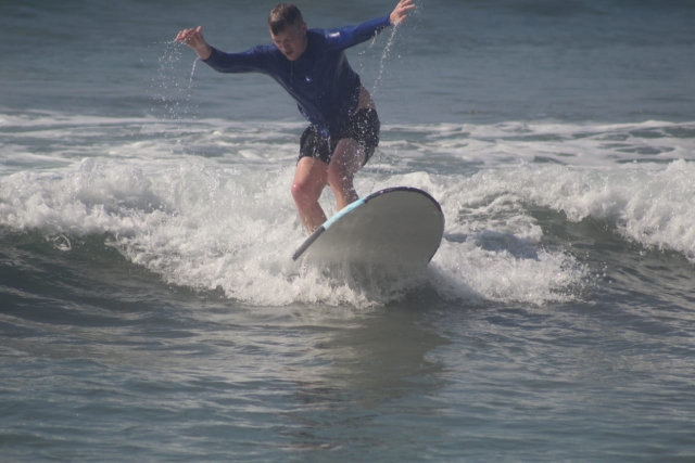Surfeando en Olas Altas