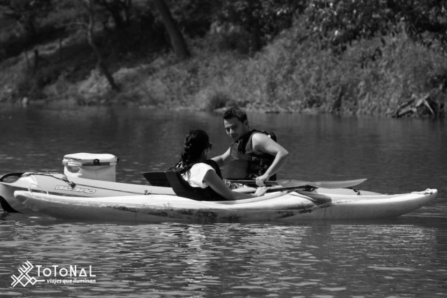 Enamorados-kayakeando.
