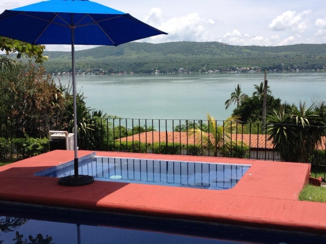 Piscina del hotel en Tequesquitengo