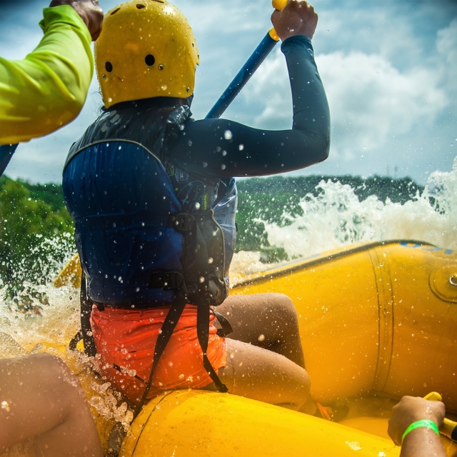 Remando en kayak