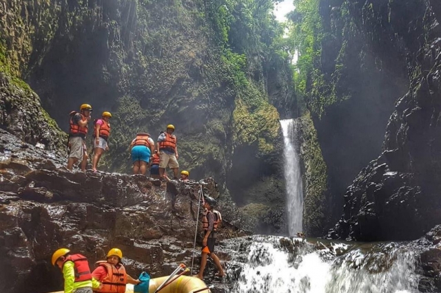 Rafting + tirolina+ descenso a barranco en Filobobos