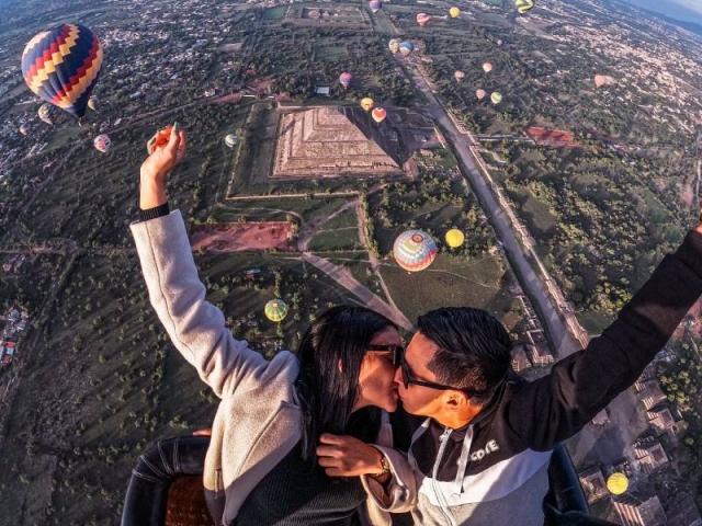 Paseo en globo entrega de anillo en Teotihuacán