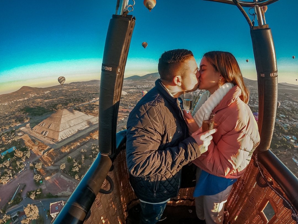 Enamorados en globo