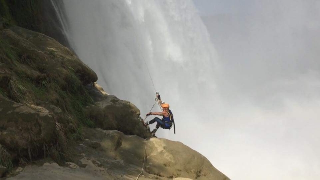Descendiendo por la cascada