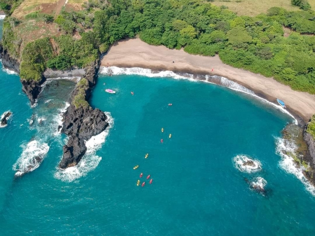 Descubre Playa Ermitas y sus formacionererererereres volcánicas de la zona
