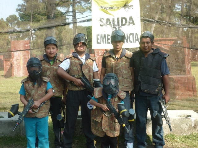 Fiesta de cumpleaños paintball 10 personas con menú