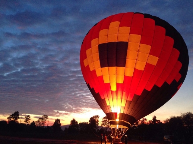 vuelo en globo al atardecer 