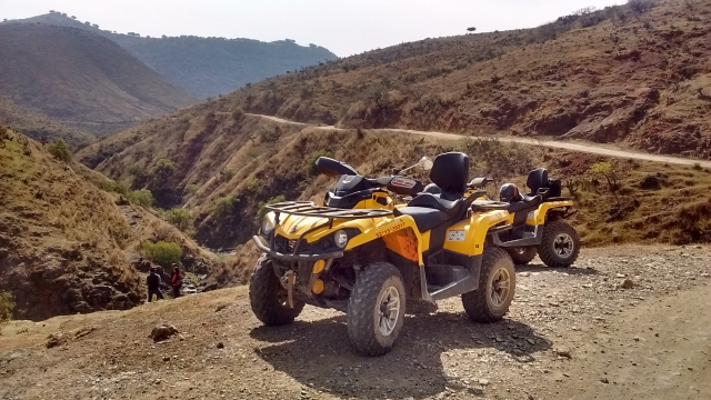 Cuatrimotos en la sierra