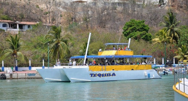 Visita guiada en catamarán por Bahías de Huatulco, 7hrs