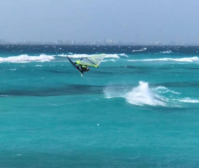 volando sobre las olas