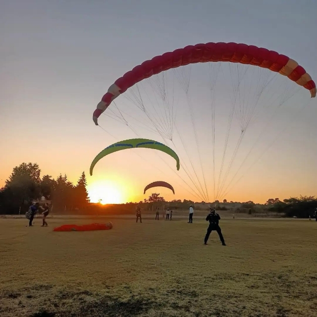 Atardecer con parapente