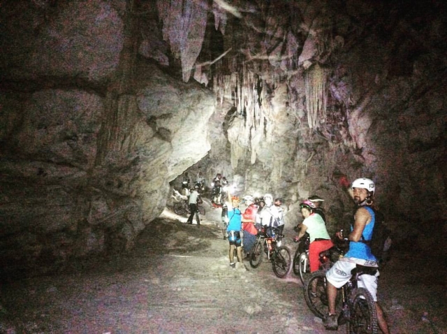 MTB bajo las rocas
