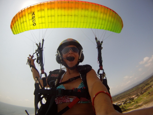 Disfrutando en parapente en Cancún