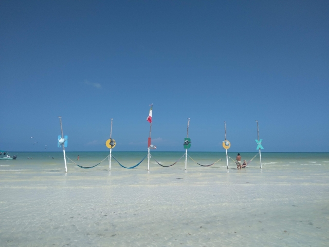 Hamacas en medio del mar