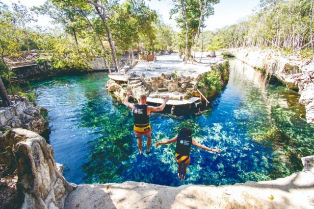 Saltando a cenote