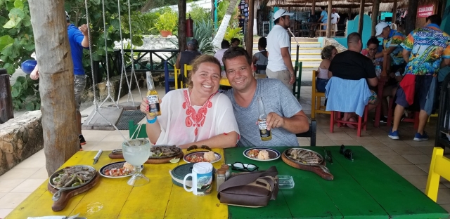 Disfrutando un delicioso almuerzo mexicano