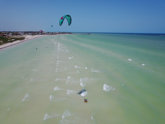 Aprende kitesurf y disfruta de sus maravillosas vistas