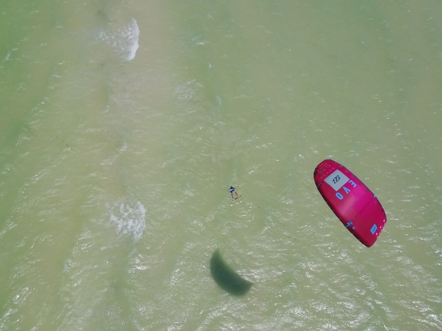El kitesurf te permite disfrutar de bellos paisajeres
