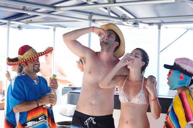 Fiesta en catamarán
