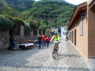 Ruta ciclista guiada por los barrios de Malinalco