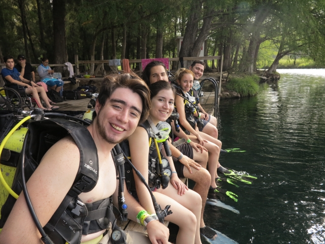 Disfrutra de una clase de buceo en la Laguna de Media Luna